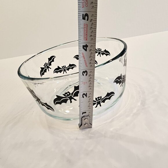 Pyrex Glass One Quart Storage Container. Black Bat Halloween Design Holds 4 Cups - Picture 8 of 9